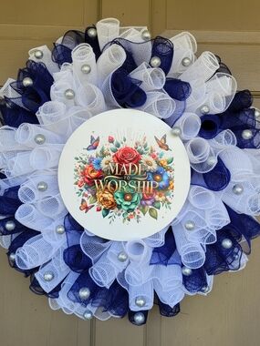 Handmade 'Made to Worship' Navy & White Decorative Mesh Wreath